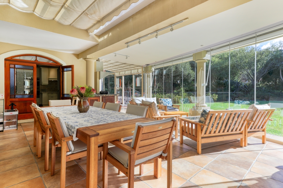 7 Bedroom Property for Sale in Zwaanswyk Western Cape